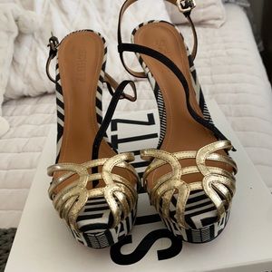 Schultz once worn heels.  Comes with box